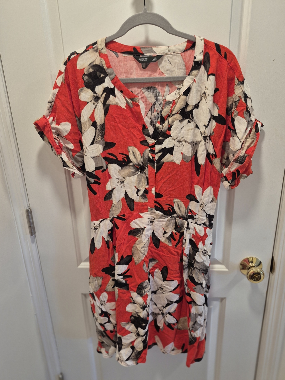 Simply Vera Vera Wang V-Neck Midi Dress - Red Floral